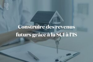 Illustration d’un immeuble moderne avec des documents financiers et une calculatrice, représentant la gestion optimisée d’une SCI à l’IS.